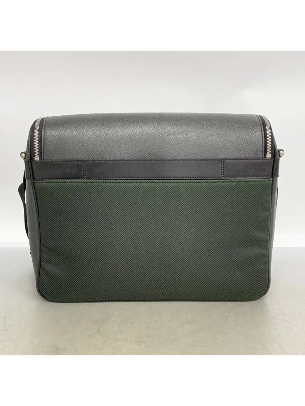 Louis Vuitton Shoulder Bag Taiga Ardoise